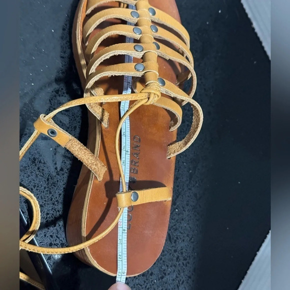 Lucky Brand Gladiator Colette tan leather tie up calf studs vacation wedge US6 - Picture 5 of 6